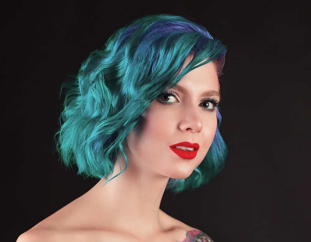 razor cut teal bob