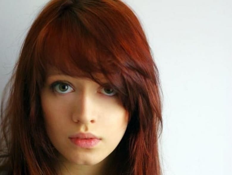 Tips to Highlight Red Bangs