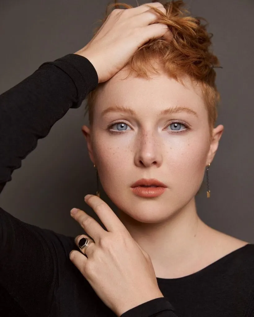 red headed actress in her 20s- Molly Quinn