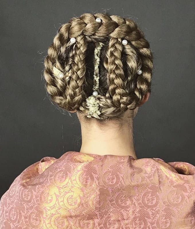 renaissance inspired braid hairstyle