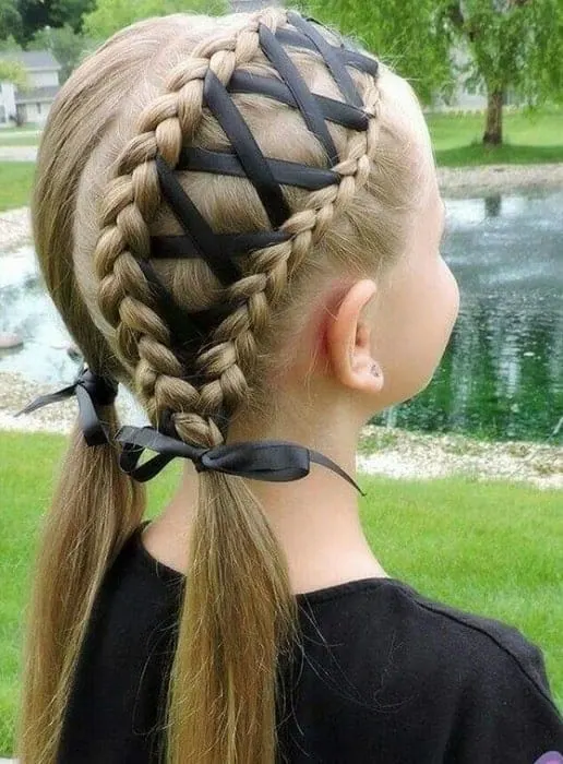 Quadruple Braids with Ribbon