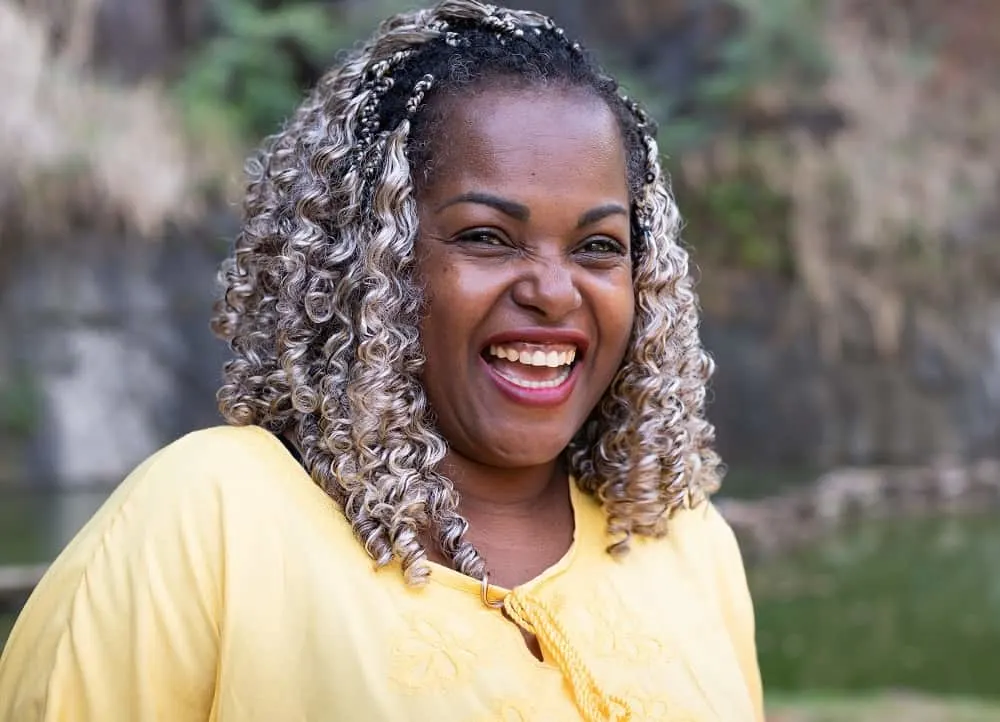 round faced black woman with short hair extension