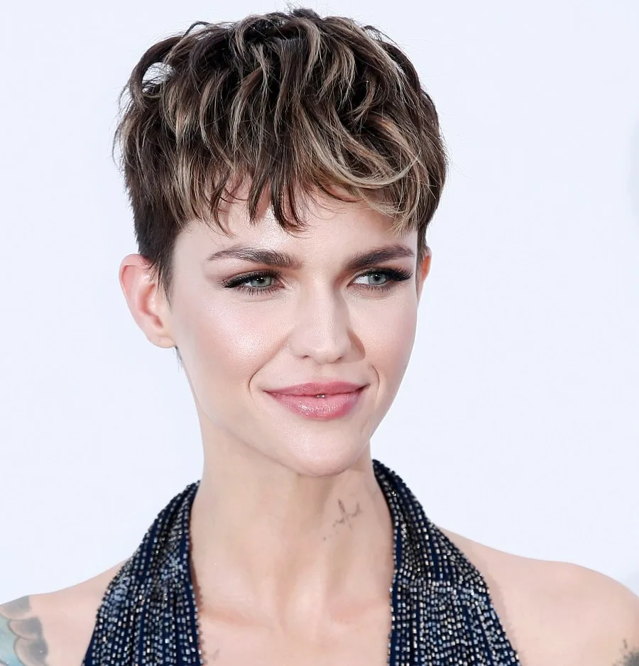 Ruby rose with disheveled bowl cut
