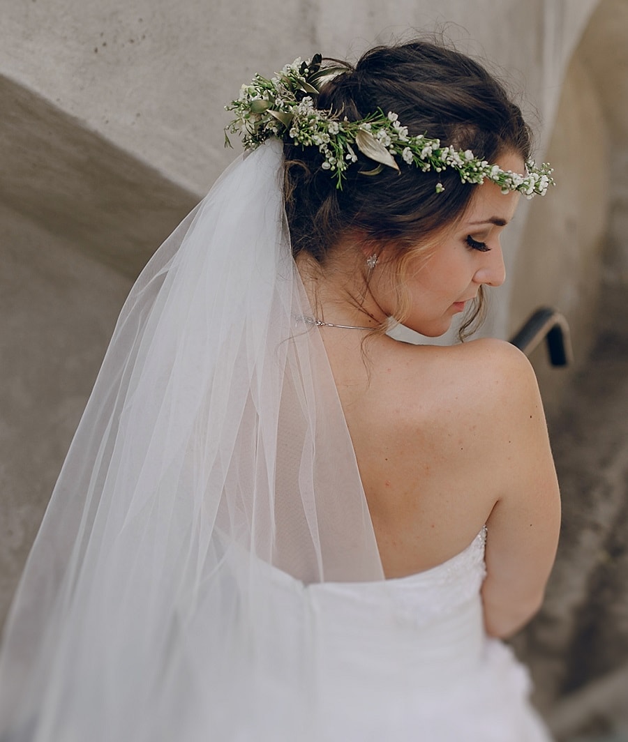 Rustic wedding hairstyle with a veil