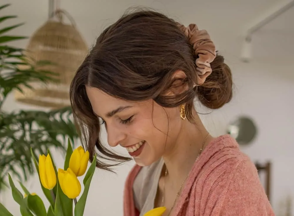 scrunchie bun hairstyles