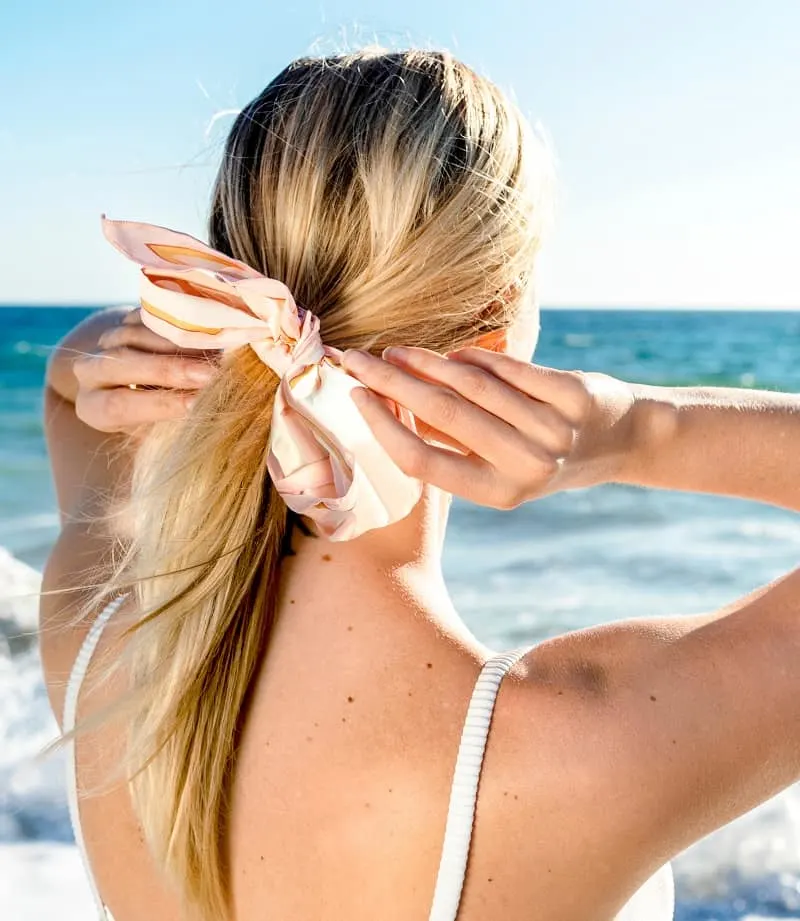 scrunchie bow hairstyle 