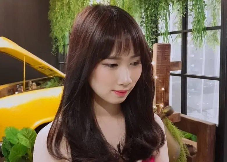 Korean women with see through bangs