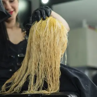 Should You Shampoo Between Bleaching and Coloring?