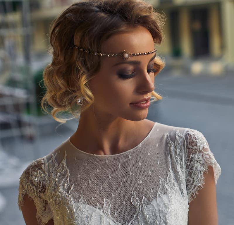 short beach waves hairstyle for wedding