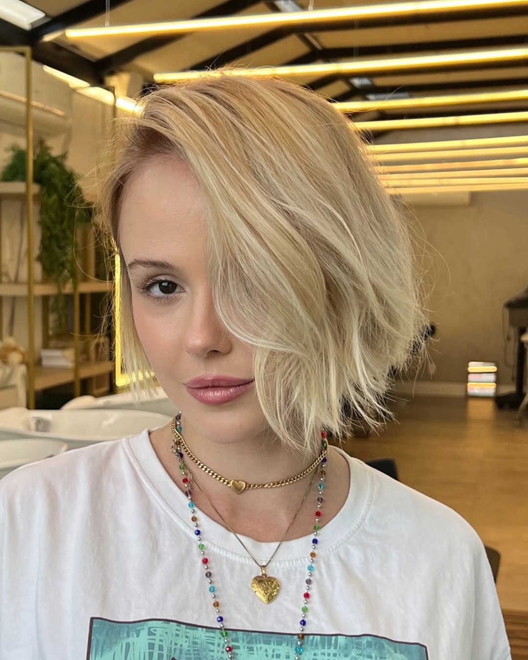 blonde bob short hairstyle for women