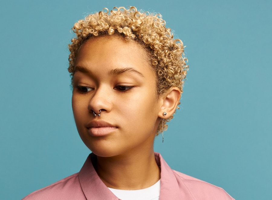 Short blonde curls for black women with round faces