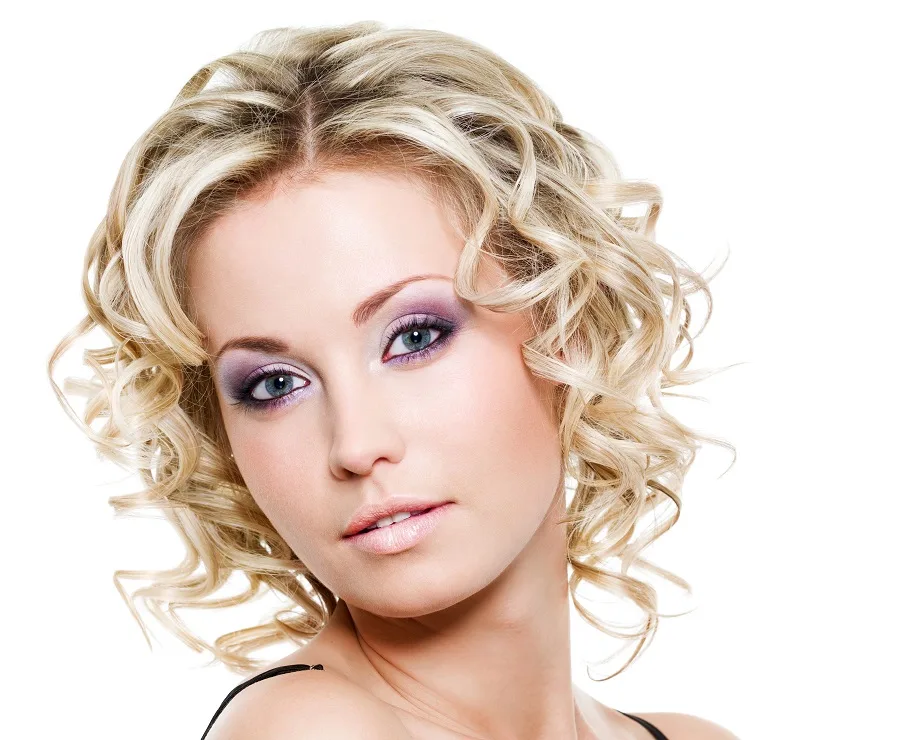 short blonde curly bob for round face women