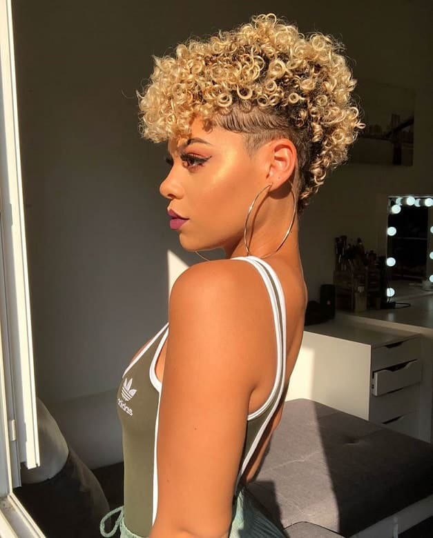 11 Awestruck Short Curly Blonde Hairstyles Hairstylecamp