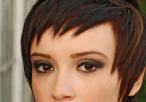 Short Choppy bob Hairstyle for young girl