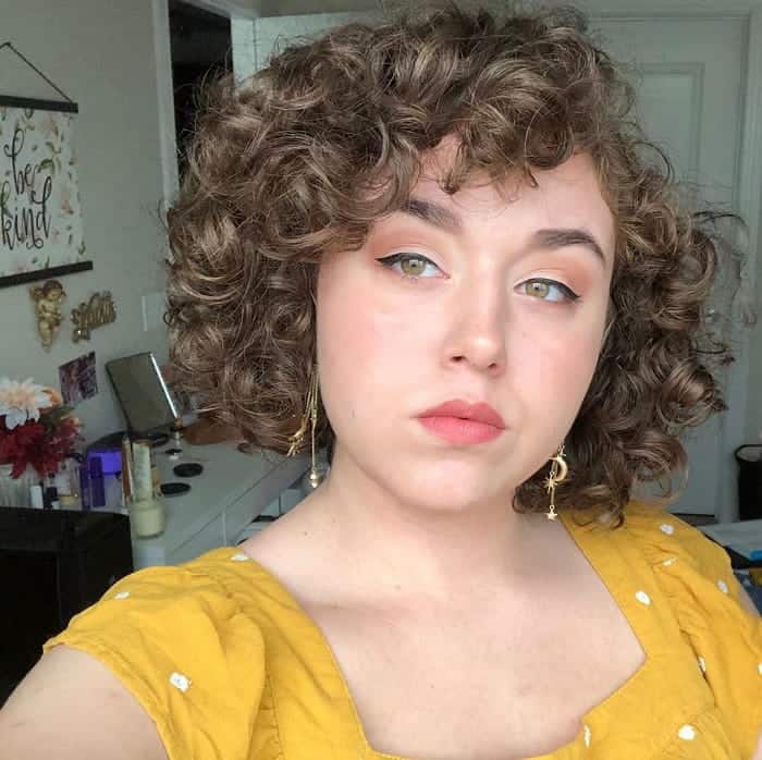 Short Curly Bob for Round Faces