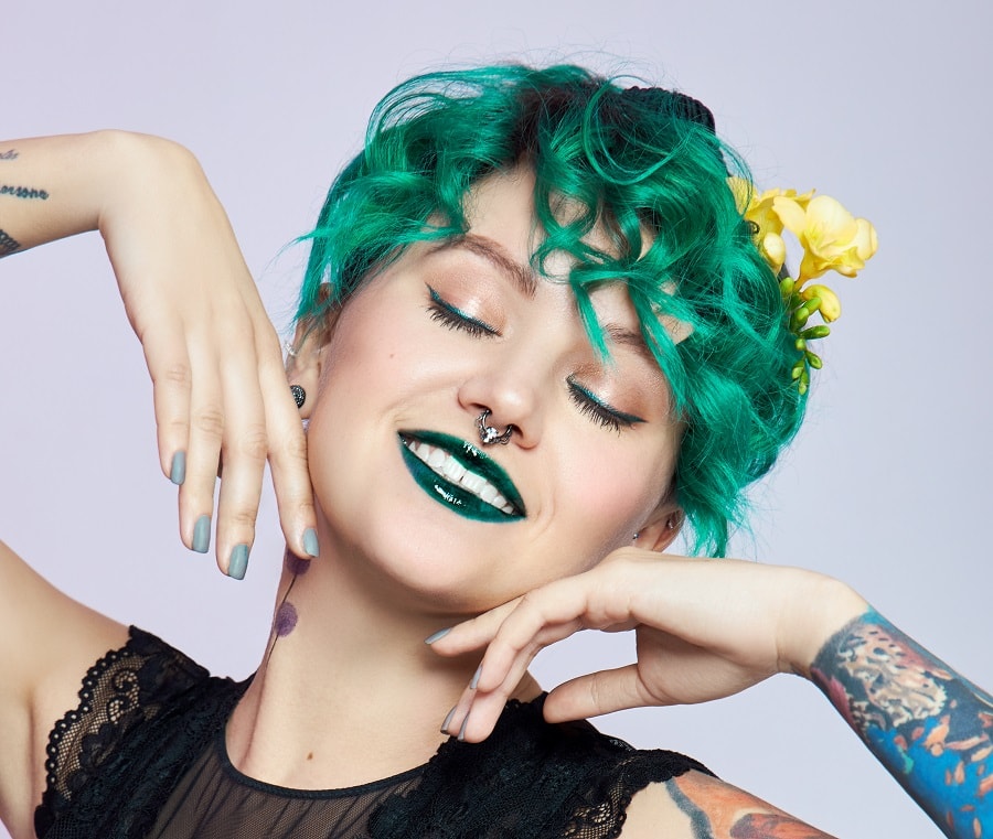 Short curly green hair for women with round faces