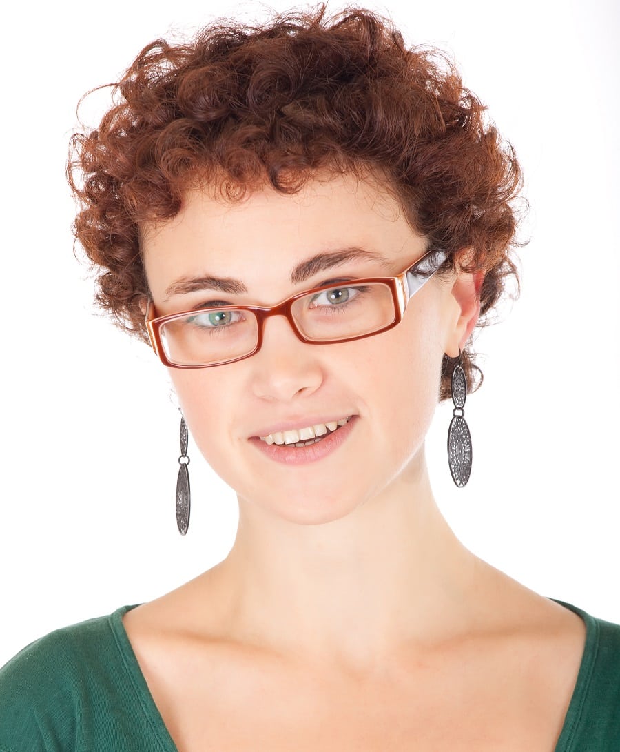 short curly hair for women with glasses