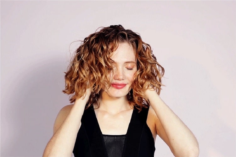 How to Make Short Curly Hair Look Wavy