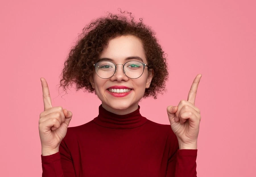 short curly hairstyle for high neck dress