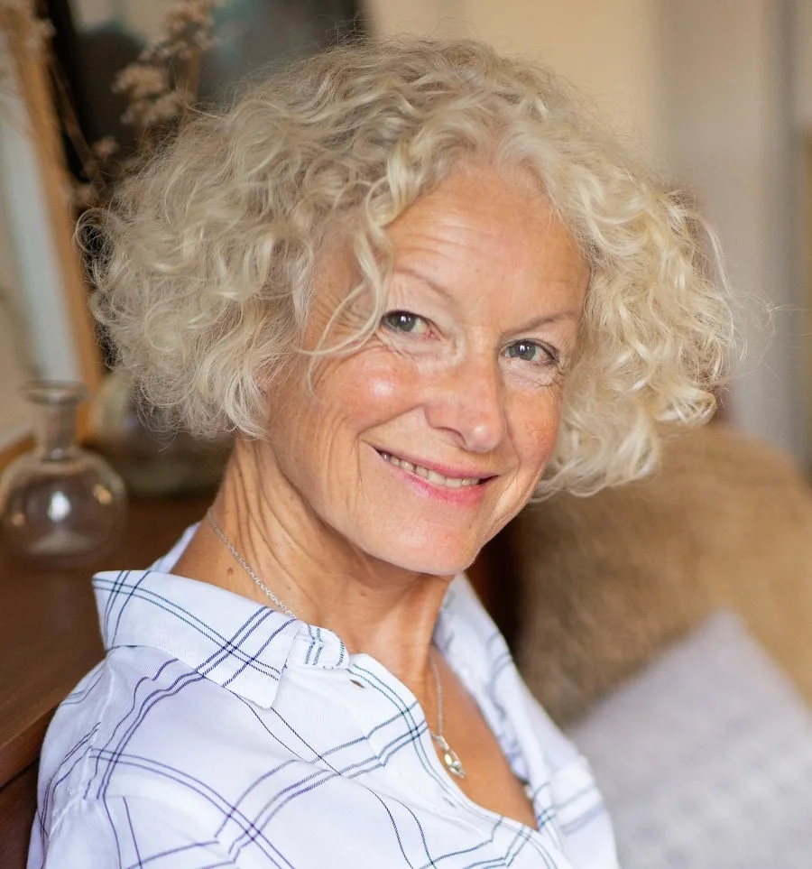 short curly hairstyle for older women