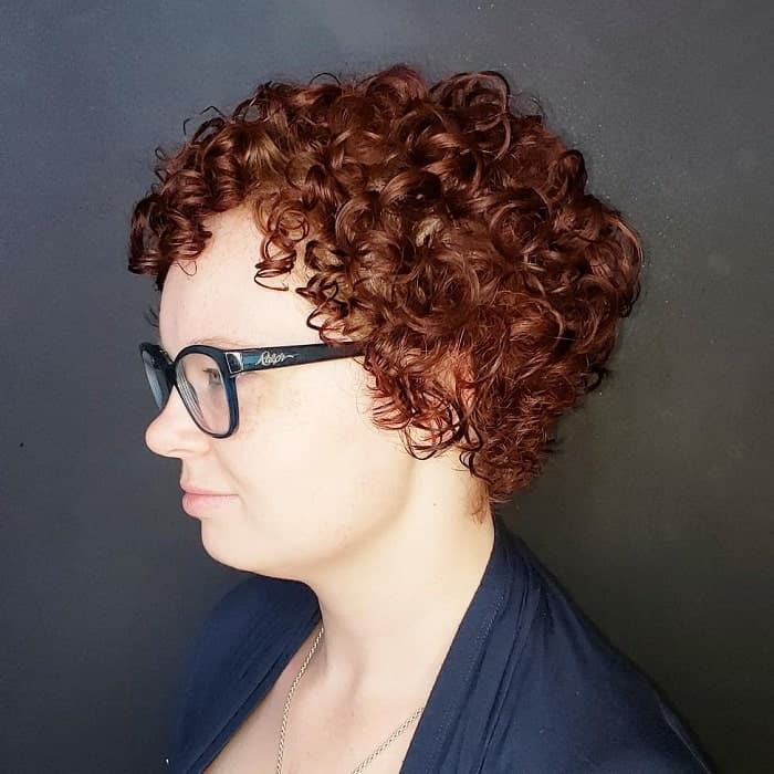 Top 30 Flawless Short Curly Hairstyles for Round Faces - Affopedia