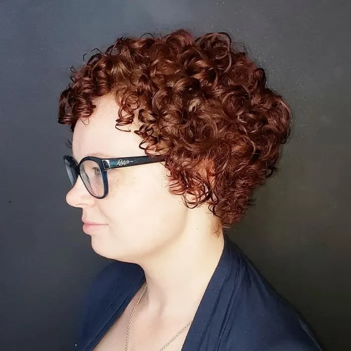 Top 30 Flawless Short Curly Hairstyles for Round Faces