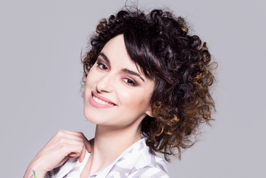 short curly preppy hair with side bangs