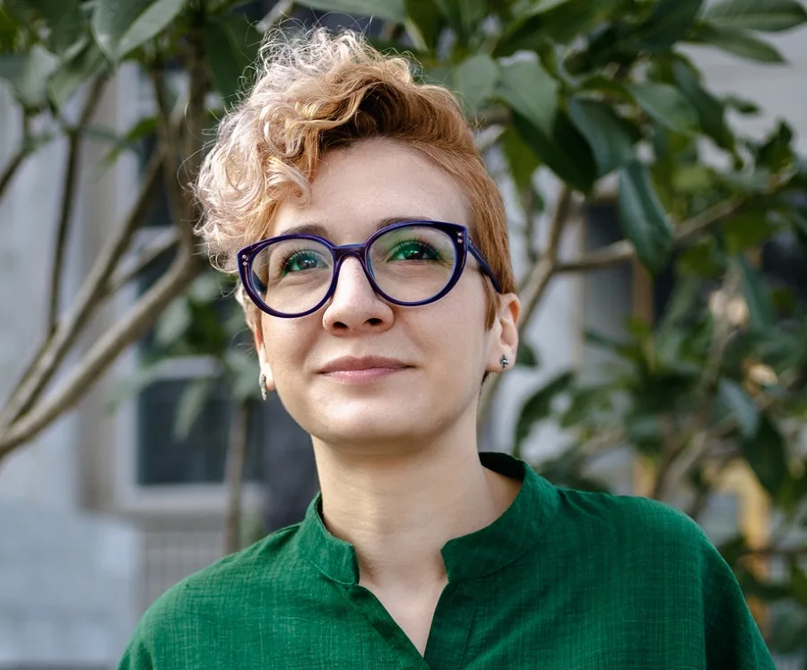 short curly undercut for round face women