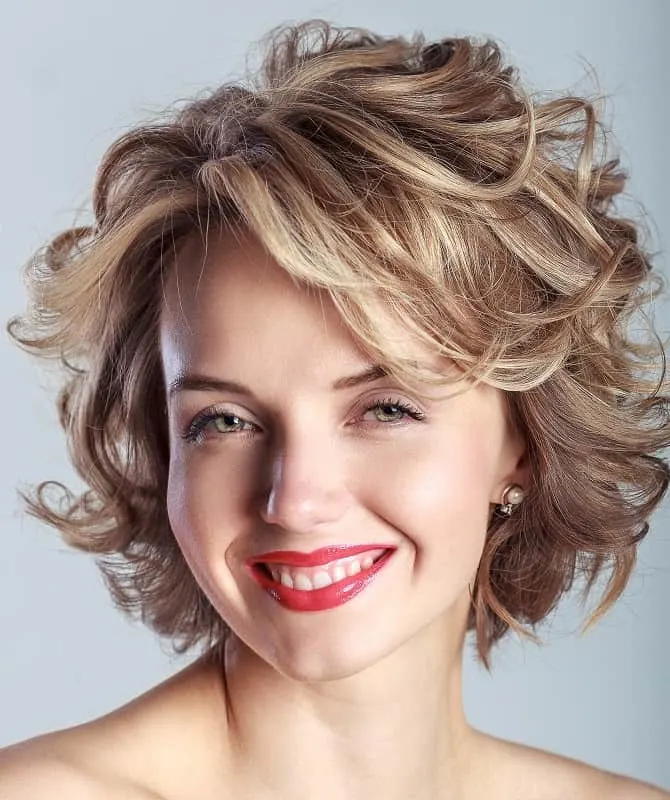 35 Modern Ways to Style A Feathered Bob in 2024