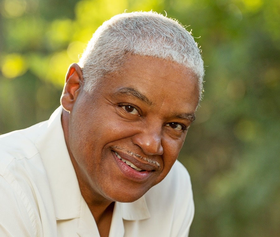 short grey hairstyle for older black men
