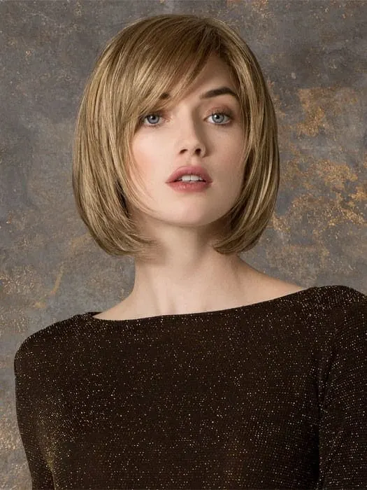 Image of Short bob with side bangs for thin oval face