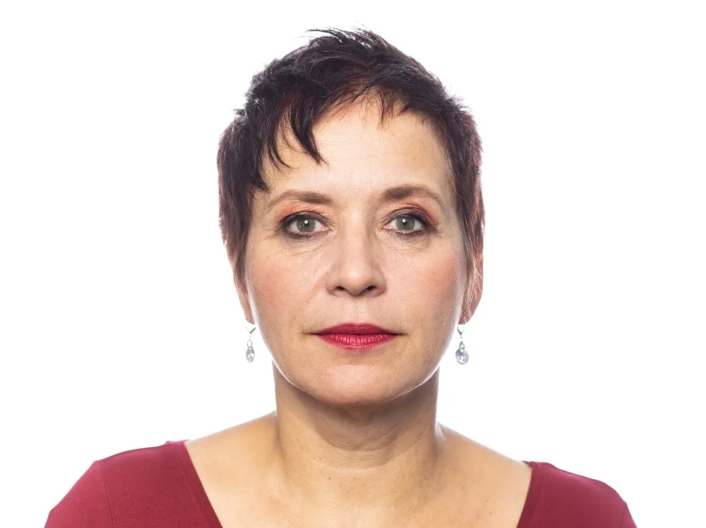 A short haircut for women over 50 with a round face 