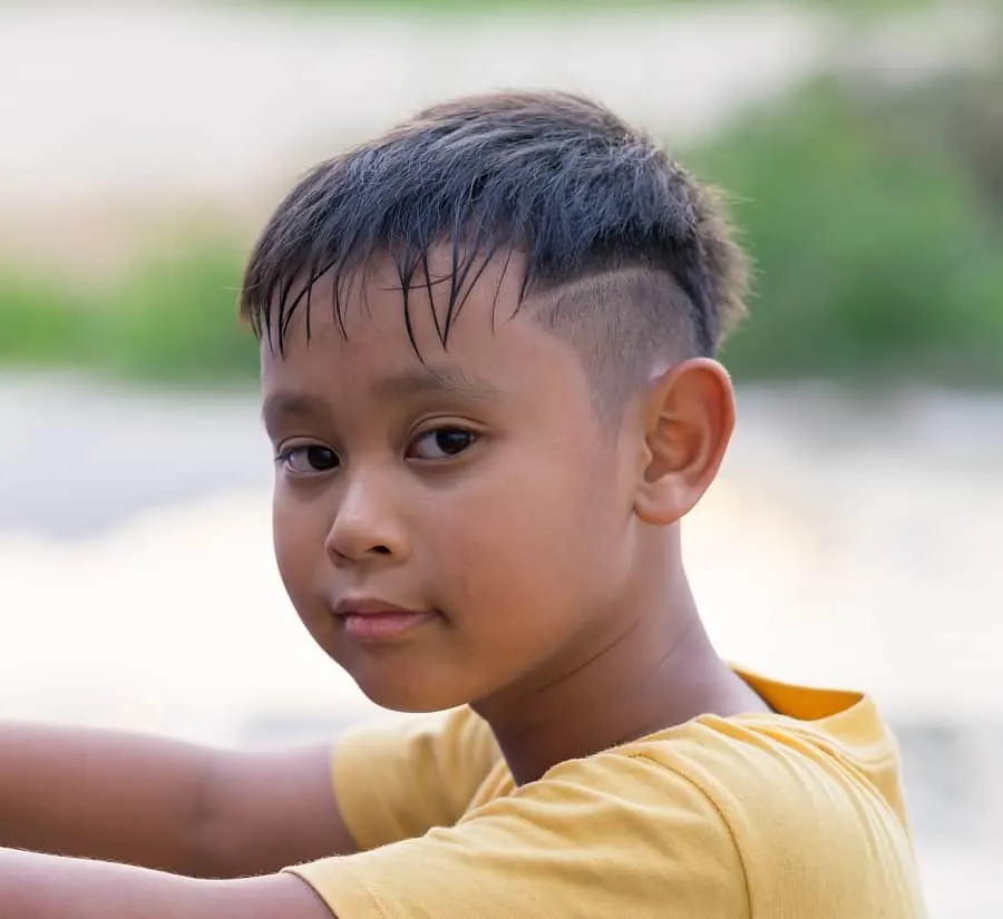 short haircut with line for boys