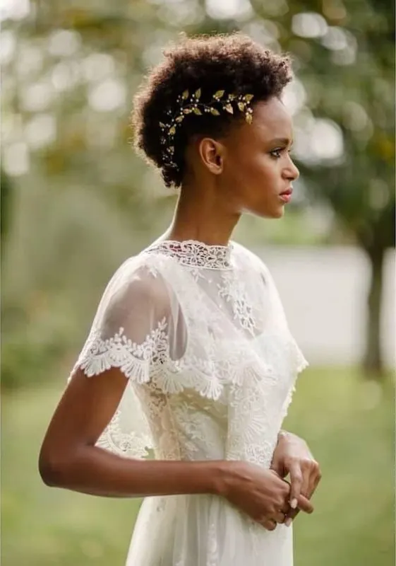 short updo for black women with round faces