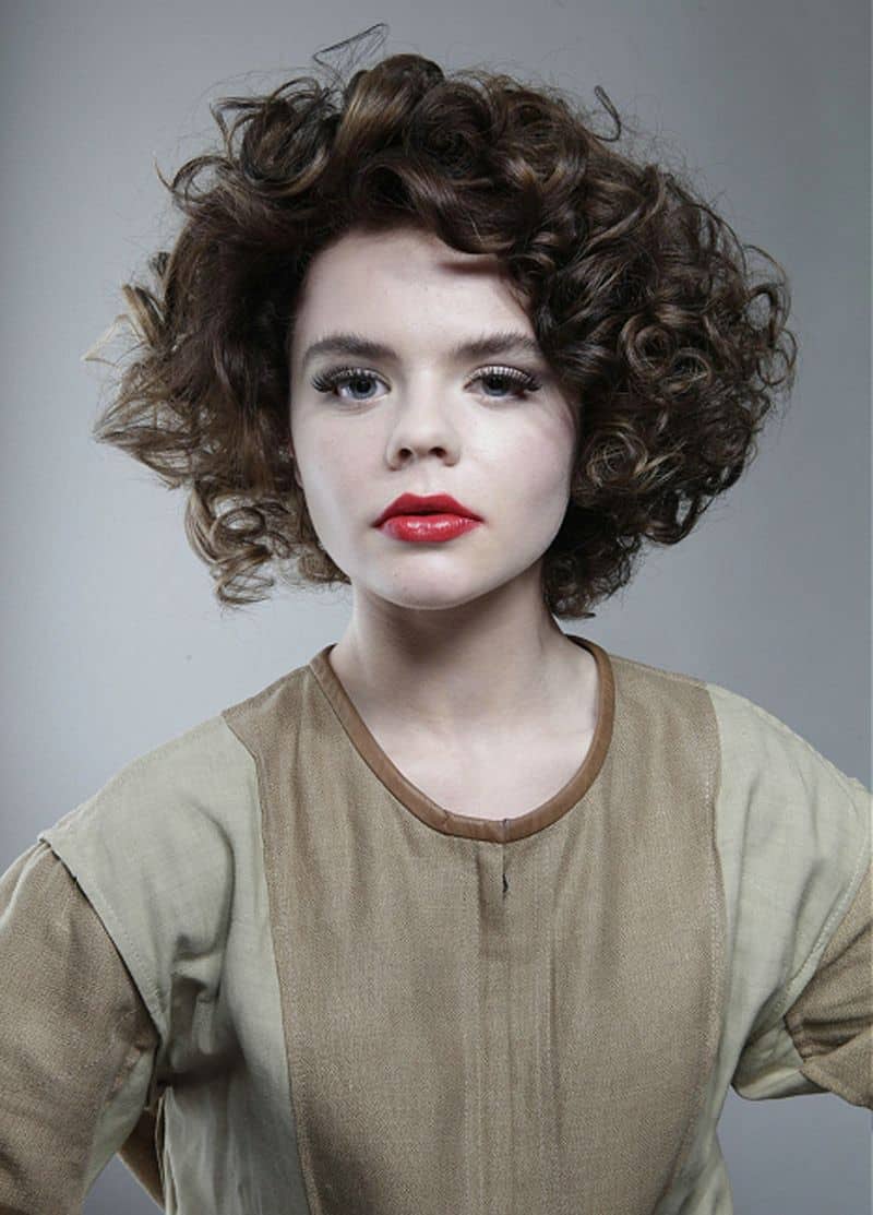 Asymmetrical short curly hair for women 