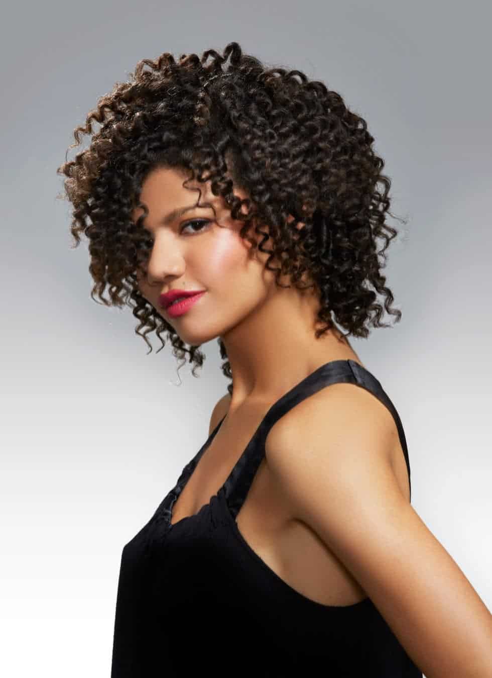  frizzy curly short hairstyle for women 