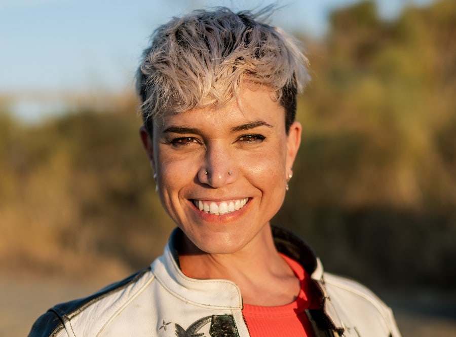 short hairstyle for female bikers