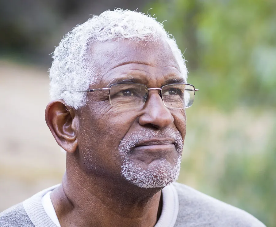 short hairstyle for older black men with glasses