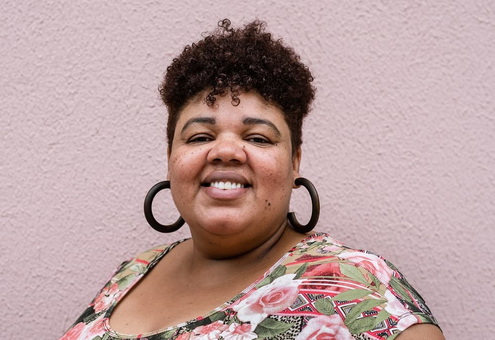 short hairstyle for plus size black women with round face