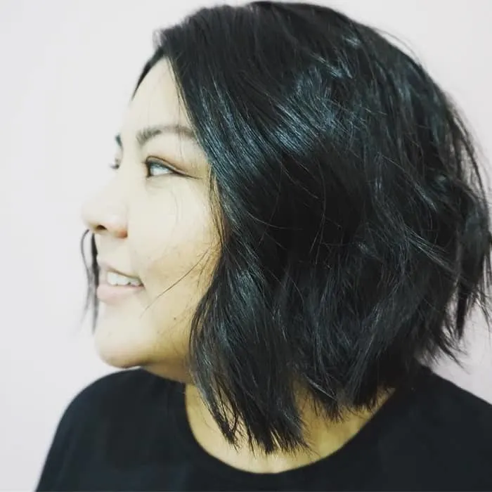 wavy bob for round face with double chin