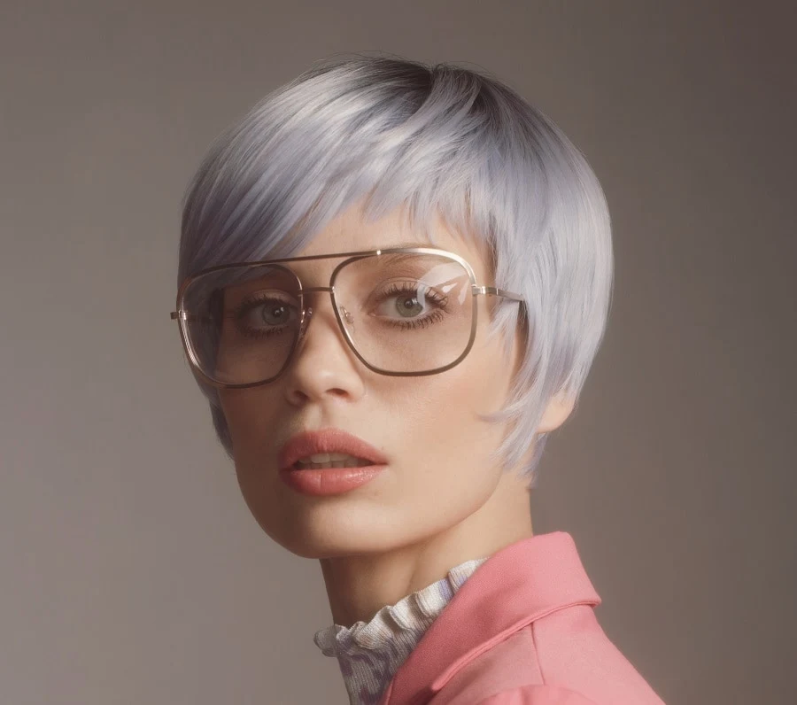pixie hairstyle for women with glasses
