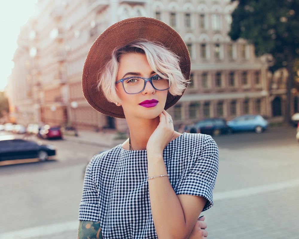 25 Awe-Inspiring Short Hairstyles For Women With Glasses – HairstyleCamp