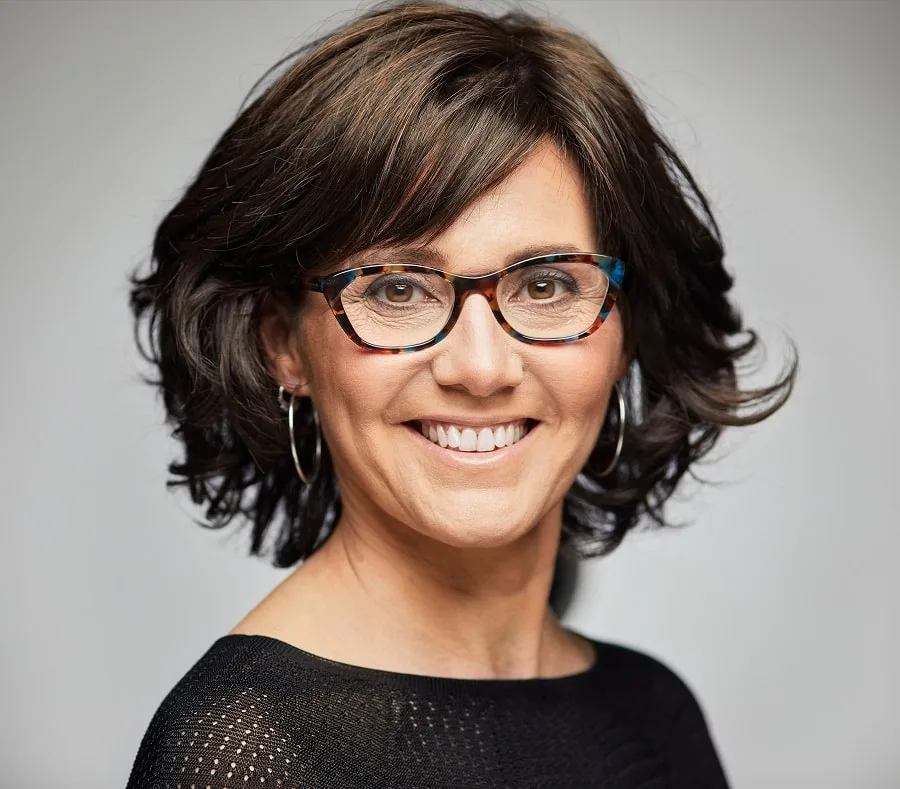 short hairstyle with glasses for women over 50 with oval faces