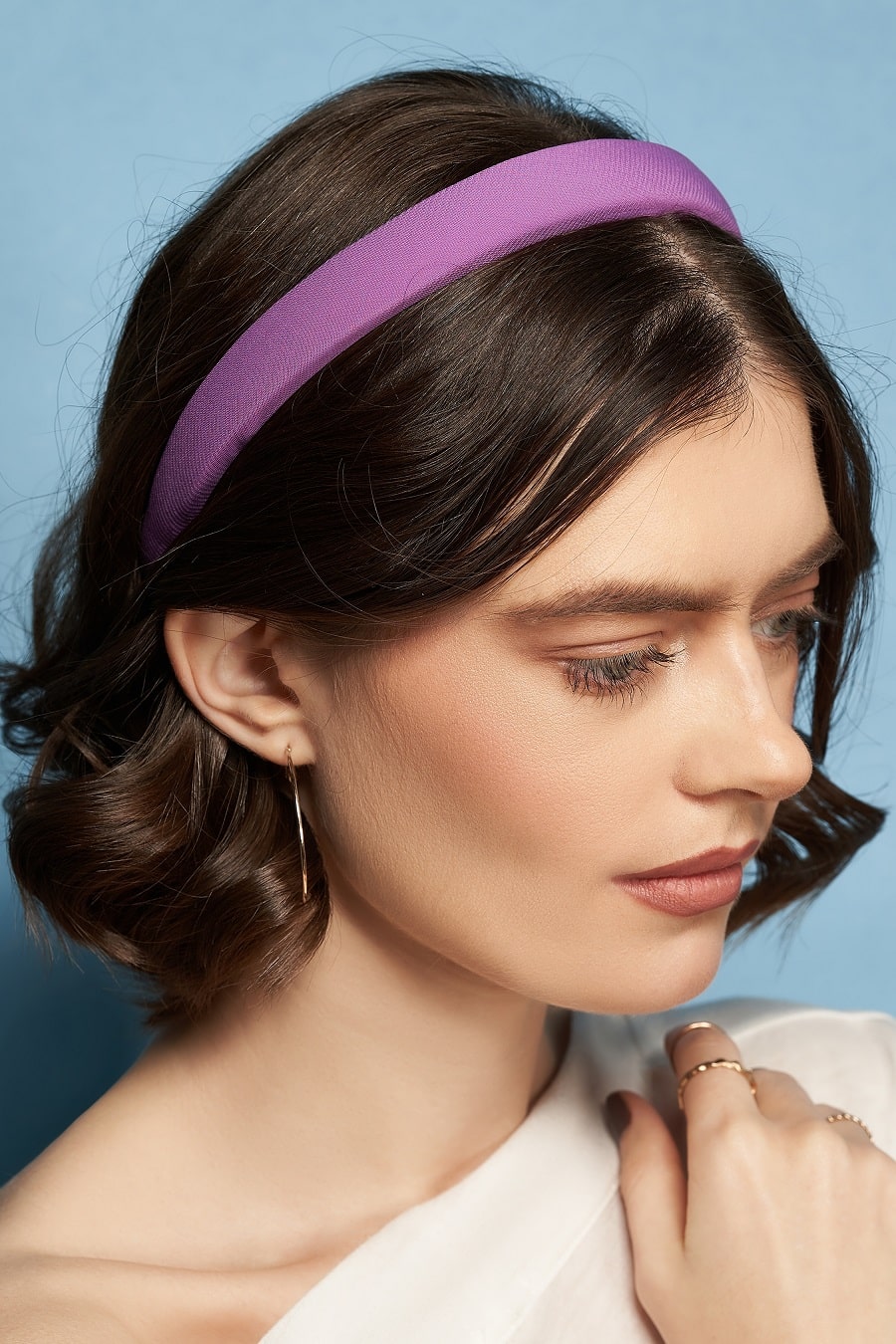 short hairstyle with headband for bridesmaids