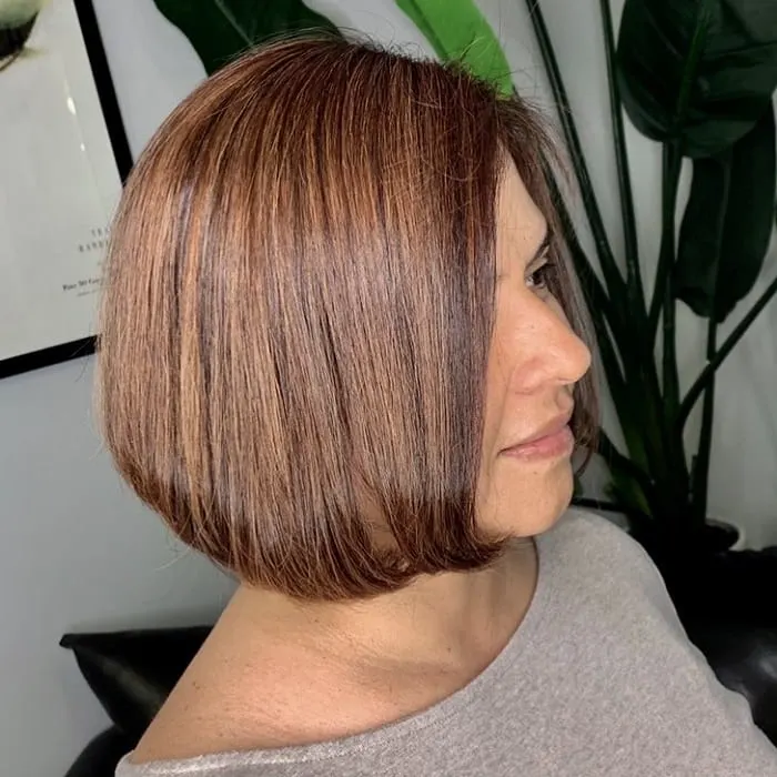 short hairstyles for women over 50 with round face