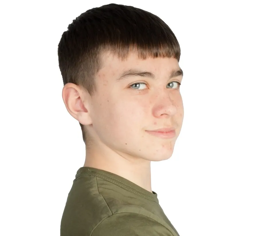 short hairstyle for teenage guys 