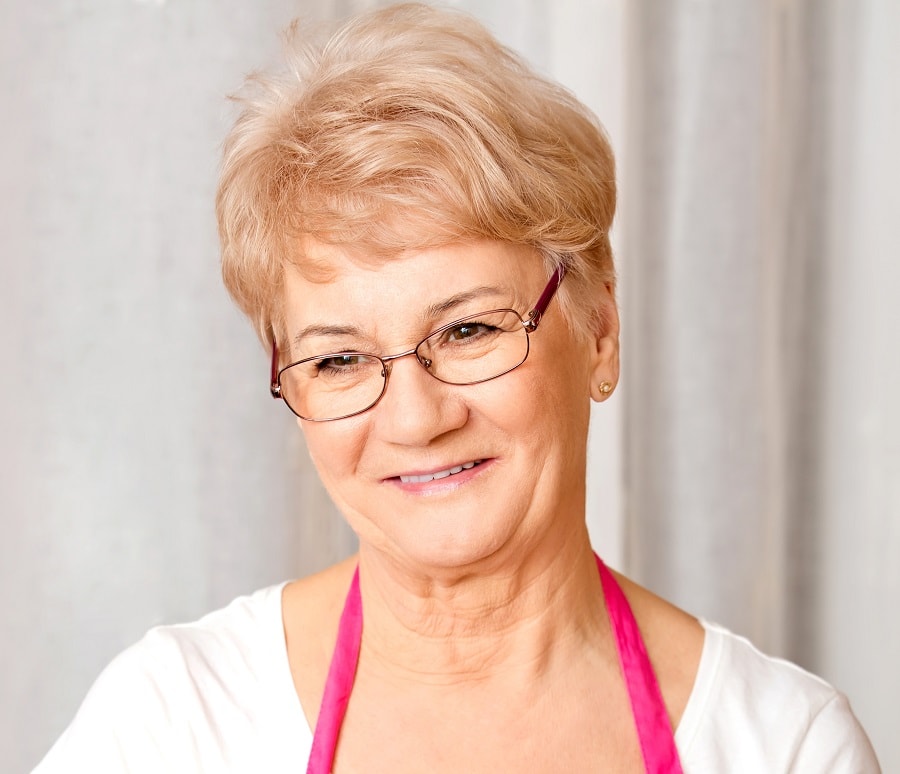 short hairstyle for women over 50 with glasses