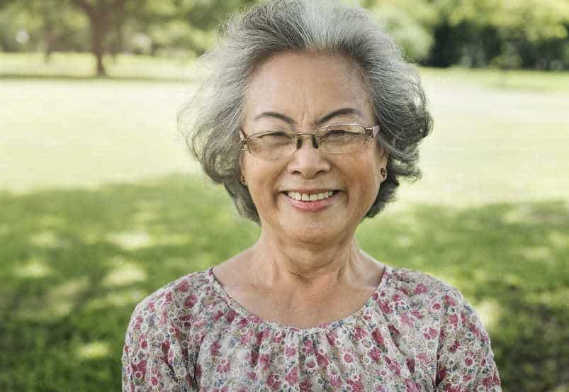  short hairstyle for women over 60 with glasses