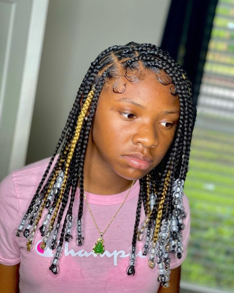 25 Incredible Short Knotless Braids with Beads – HairstyleCamp