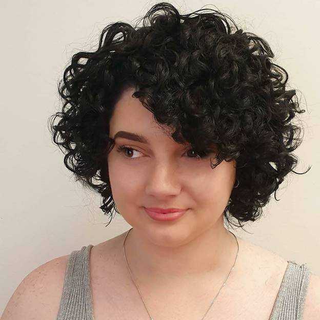 15 Chic Short Layered Hairstyles for Curly Hair (2024 Guide)